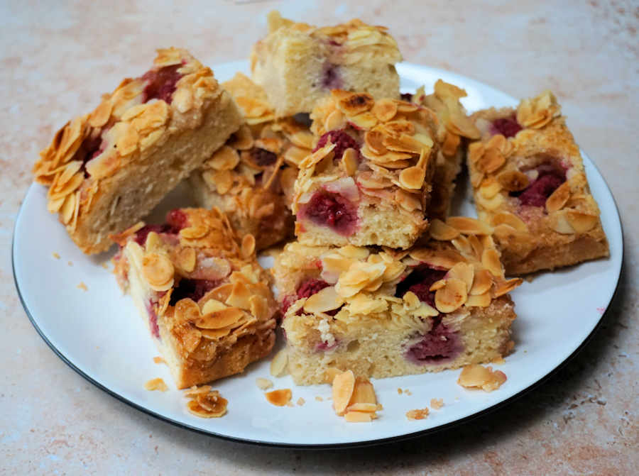raspberry-and-almond-slice-recipe-cuisine-fiend